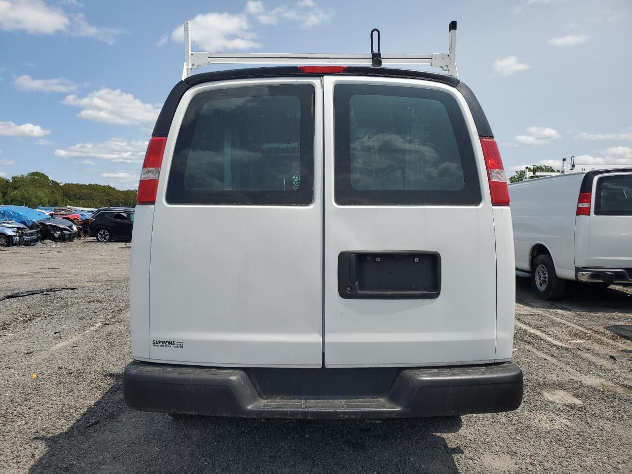 2017 Chevrolet Express G2500 - Фото 6