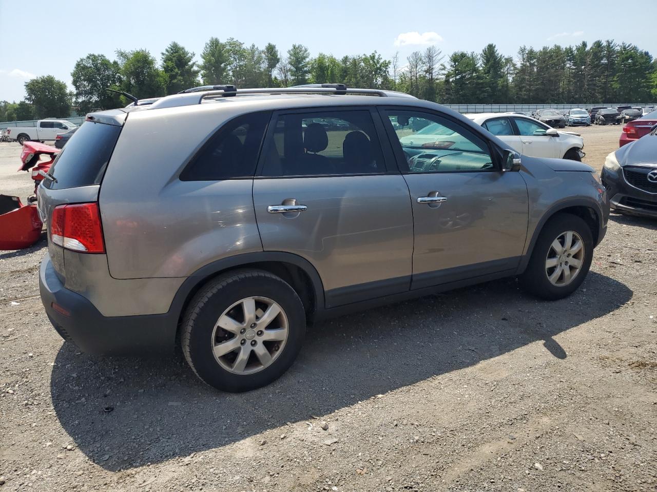 2013 Kia Sorento Lx - Image 3