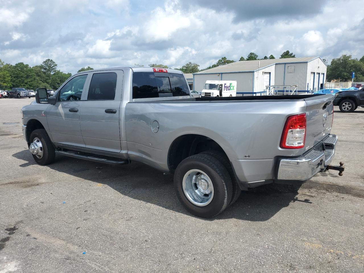 2024 Ram 3500 Tradesman - Фото 2