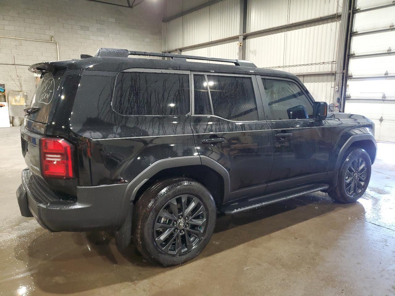 2025 Toyota Land Cruiser Base - Фото 3