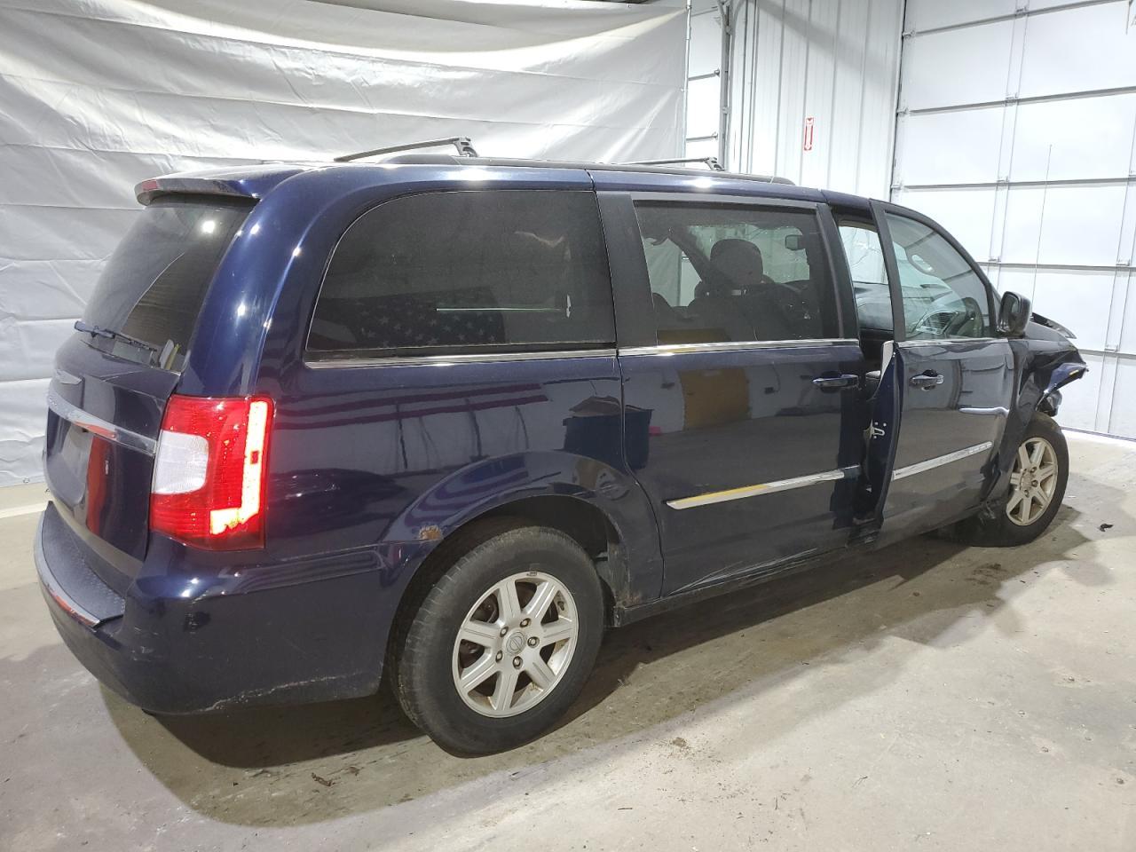 2012 Chrysler Town & Country Touring - Image 3