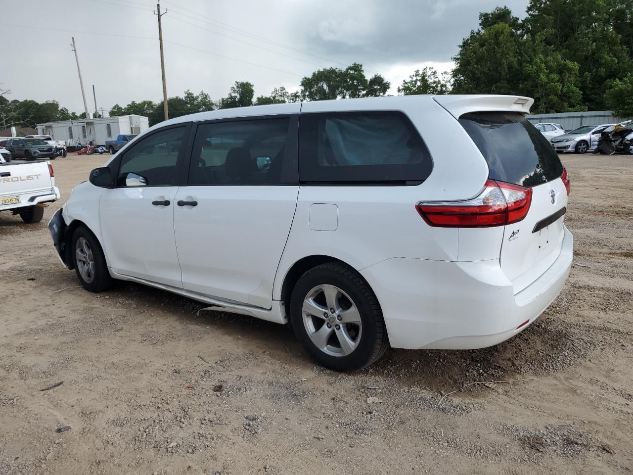 2017 Toyota Sienna - Image 2