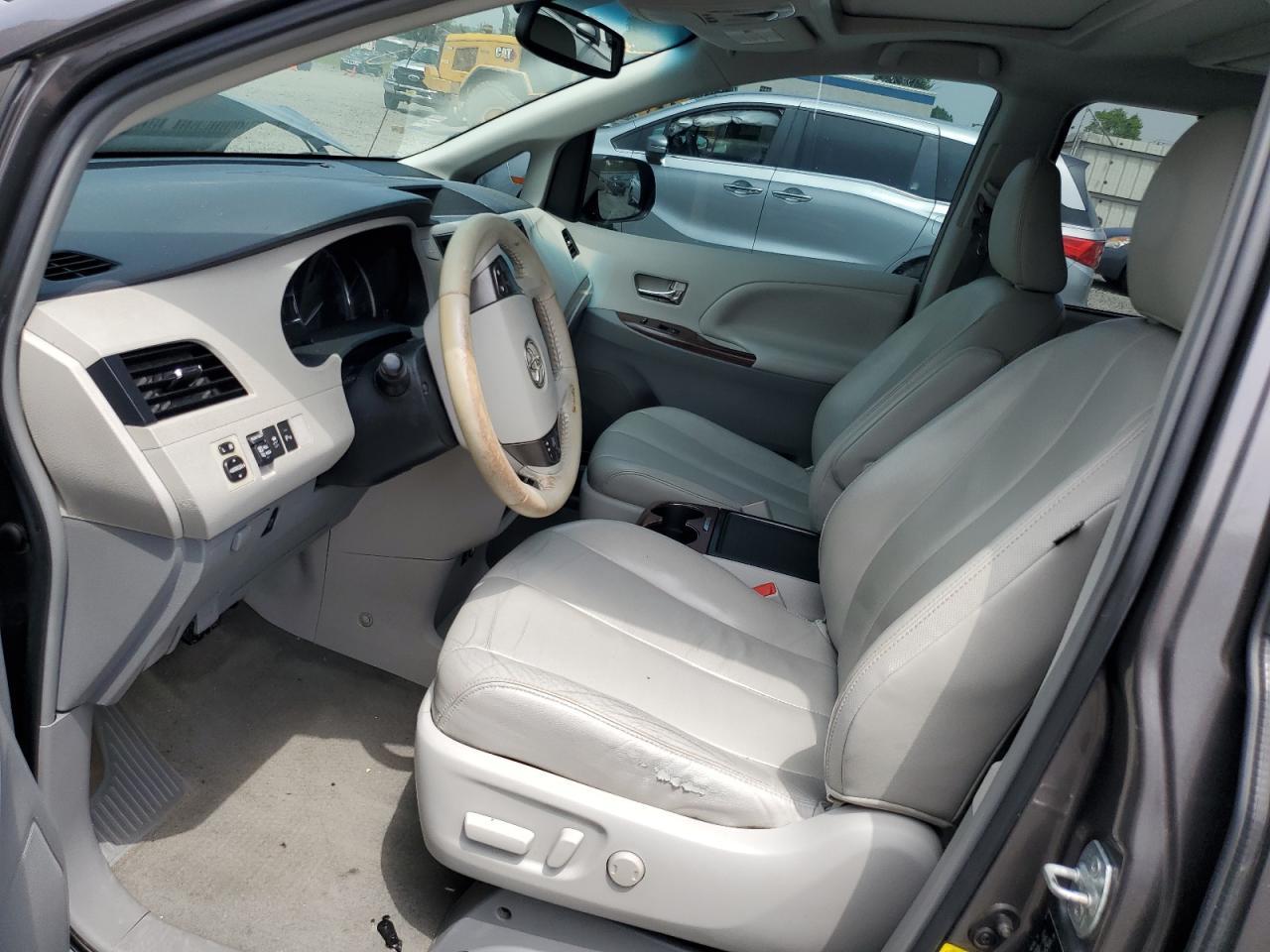 2012 Toyota Sienna Xle - Фото 7