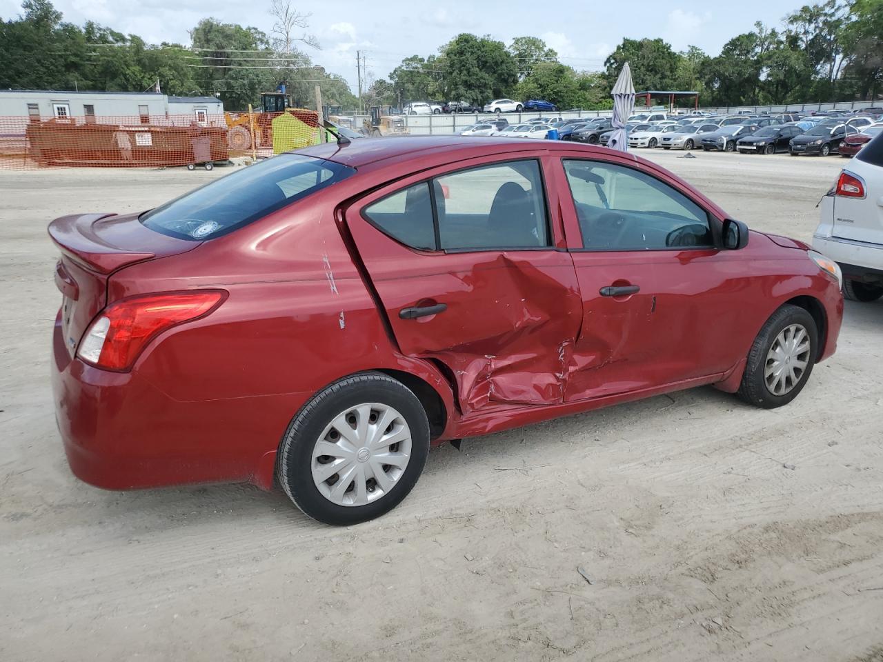 2015 Nissan Versa S - Фото 3