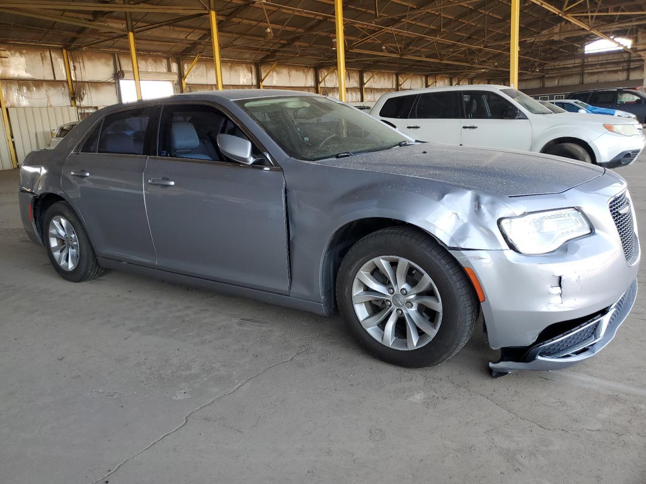 2015 Chrysler 300 Limited - Фото 4