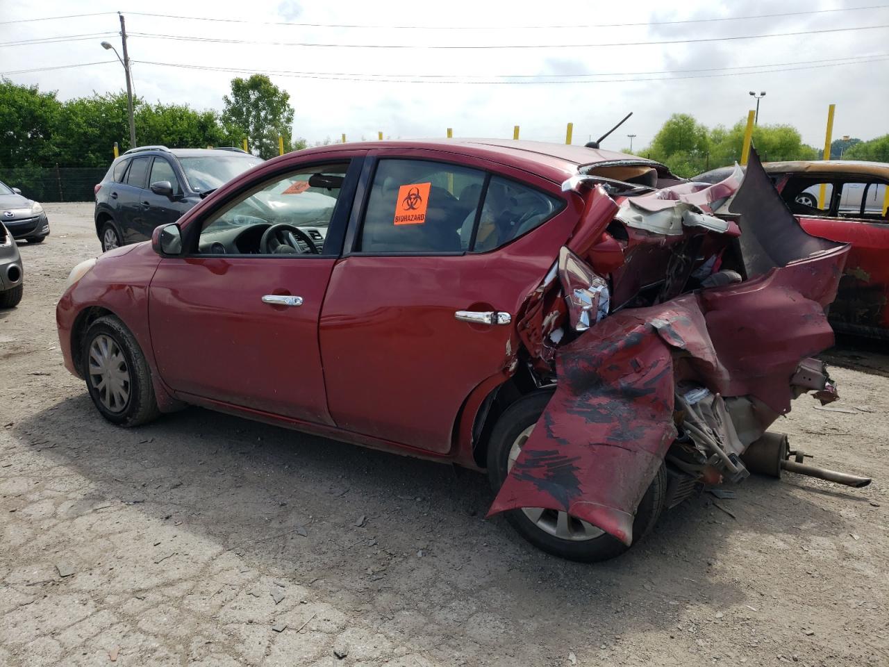 2014 Nissan Versa S - Фото 2