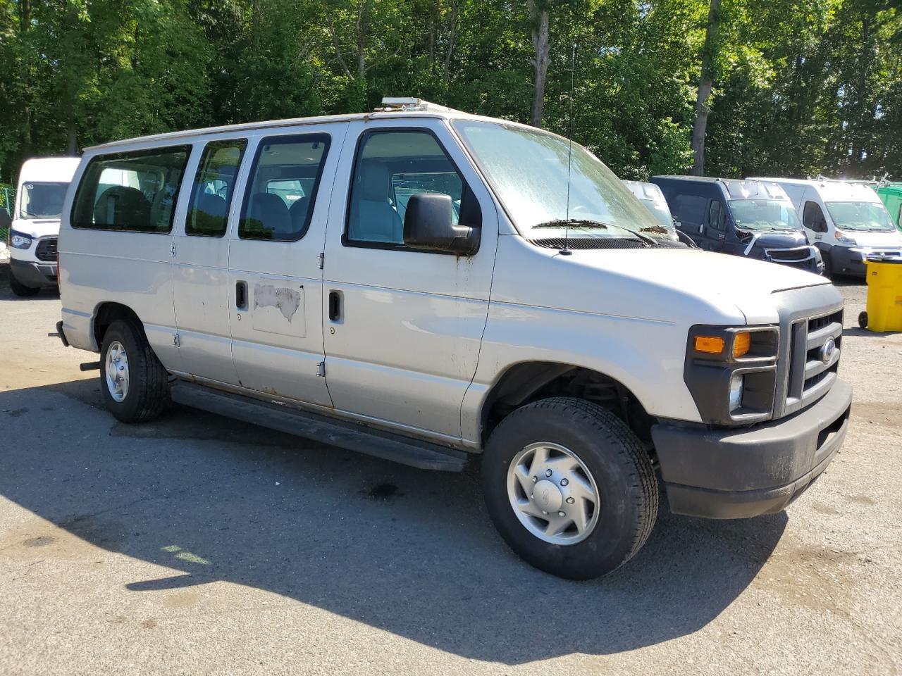 2012 Ford Econoline E250 Van - Фото 4