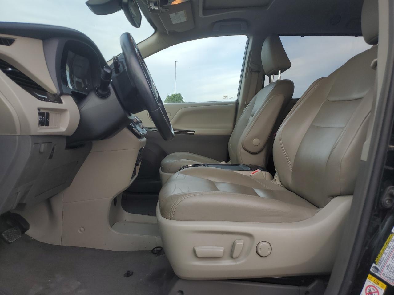 2019 Toyota Sienna Xle - Image 7