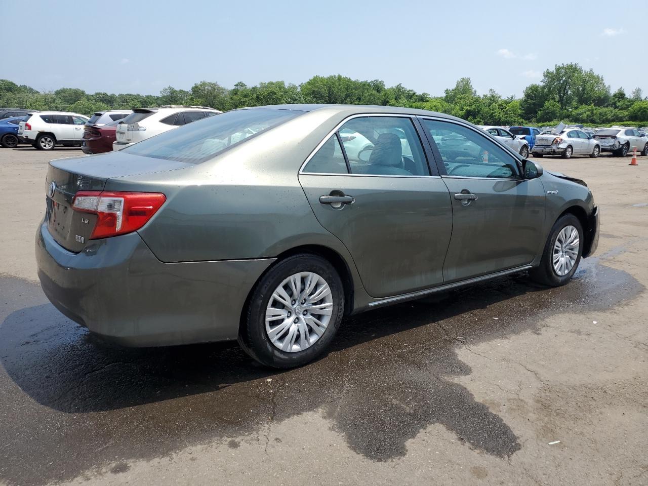 2014 Toyota Camry Hybrid - Image 3