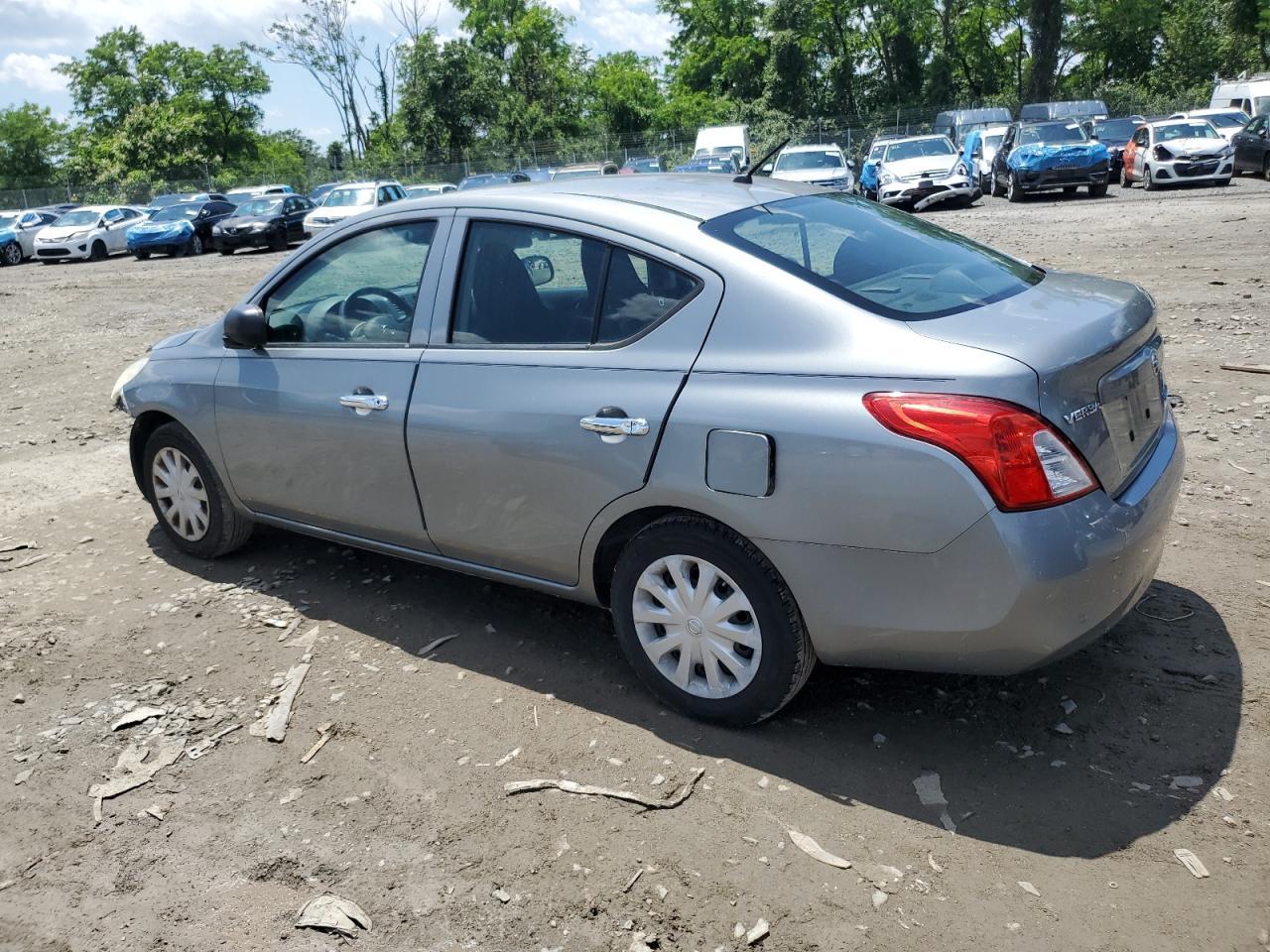 2012 Nissan Versa S - Фото 2