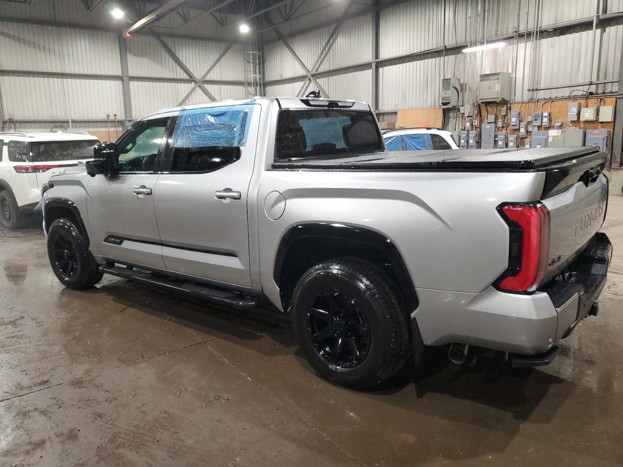 2023 Toyota Tundra Crewmax Platinum - Фото 2