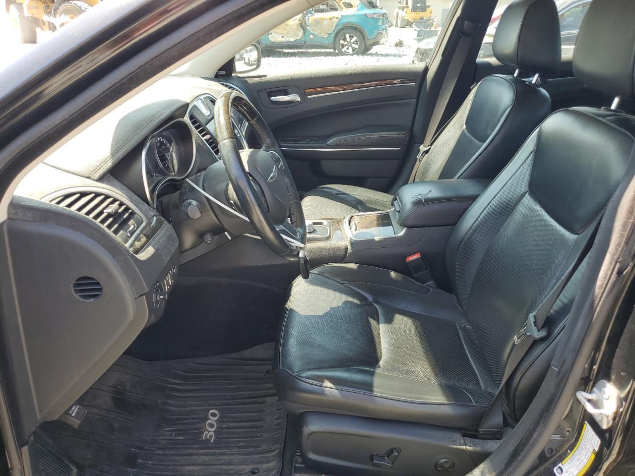 2016 Chrysler 300C - Image 7
