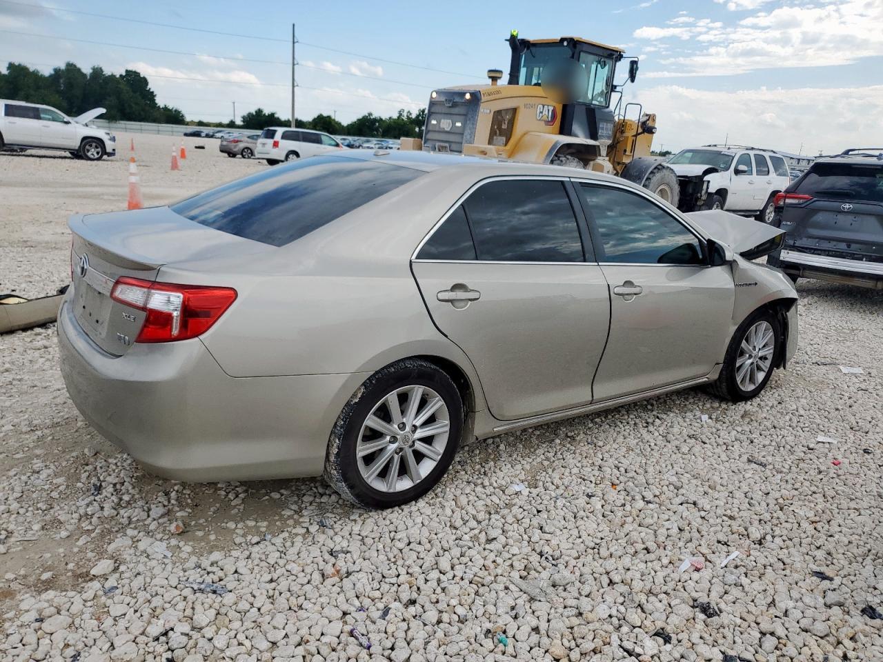 2013 Toyota Camry Hybrid - Image 3