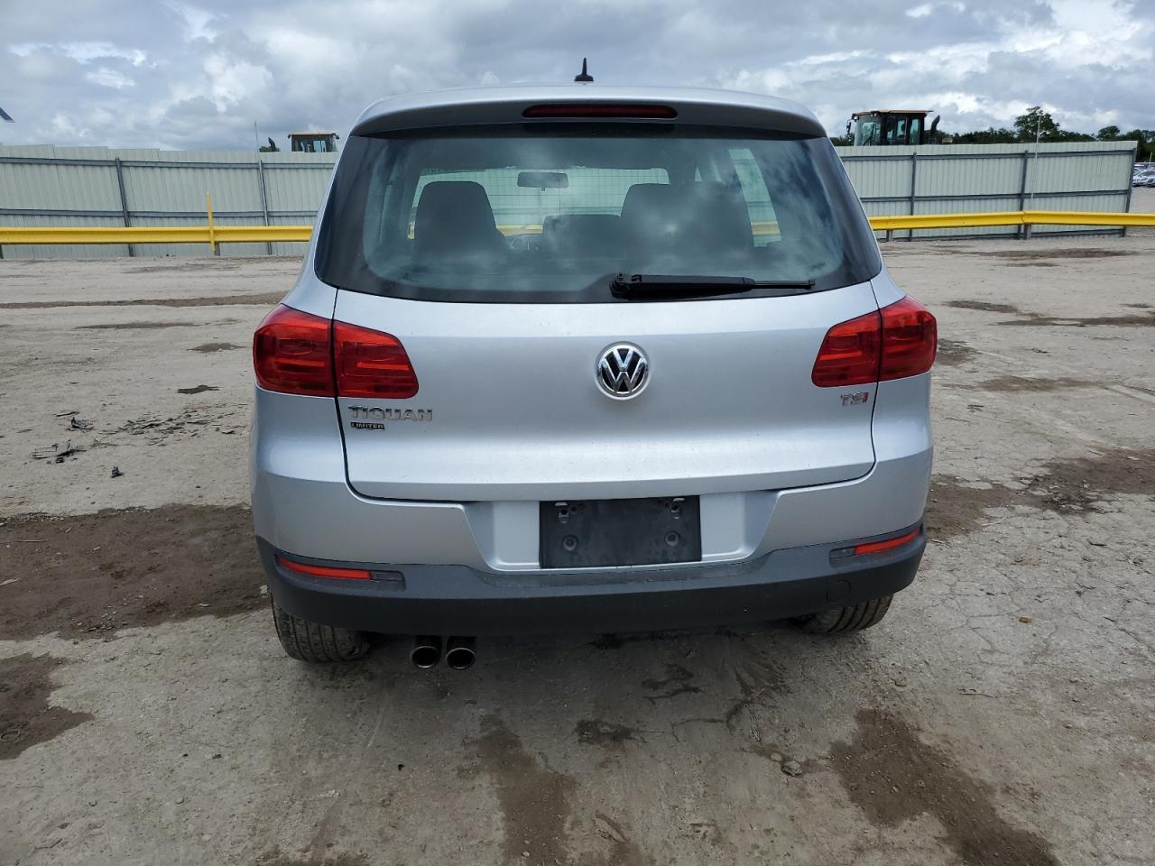 2017 Volkswagen Tiguan S - Image 6