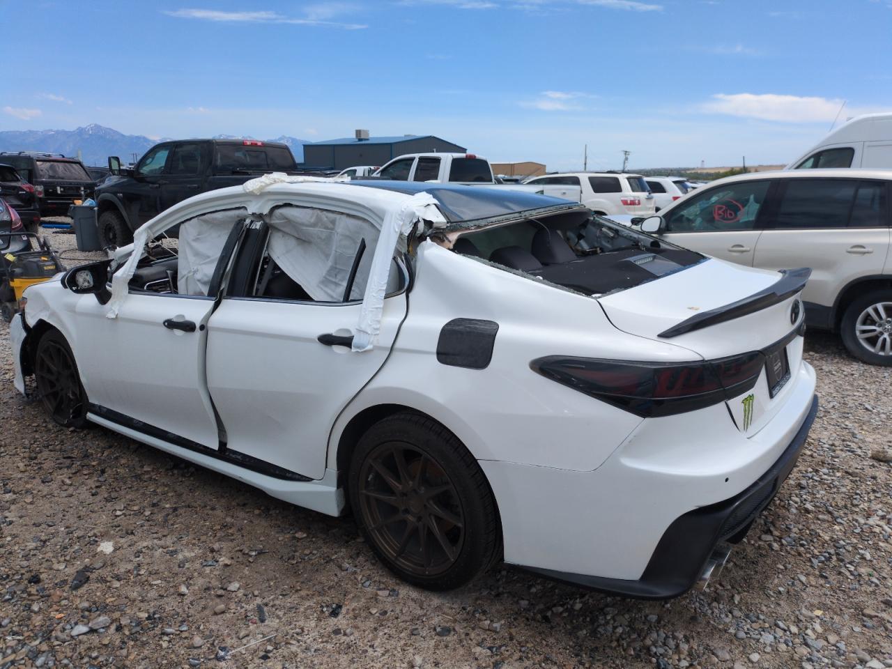 2018 Toyota Camry Le - Image 2