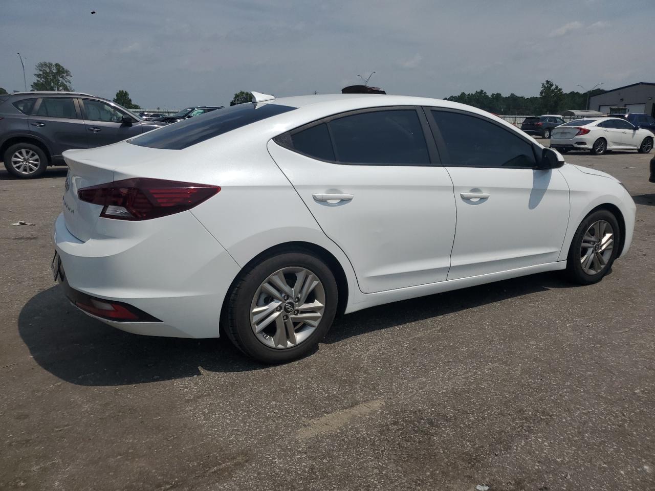2019 Hyundai Elantra Sel - Image 3