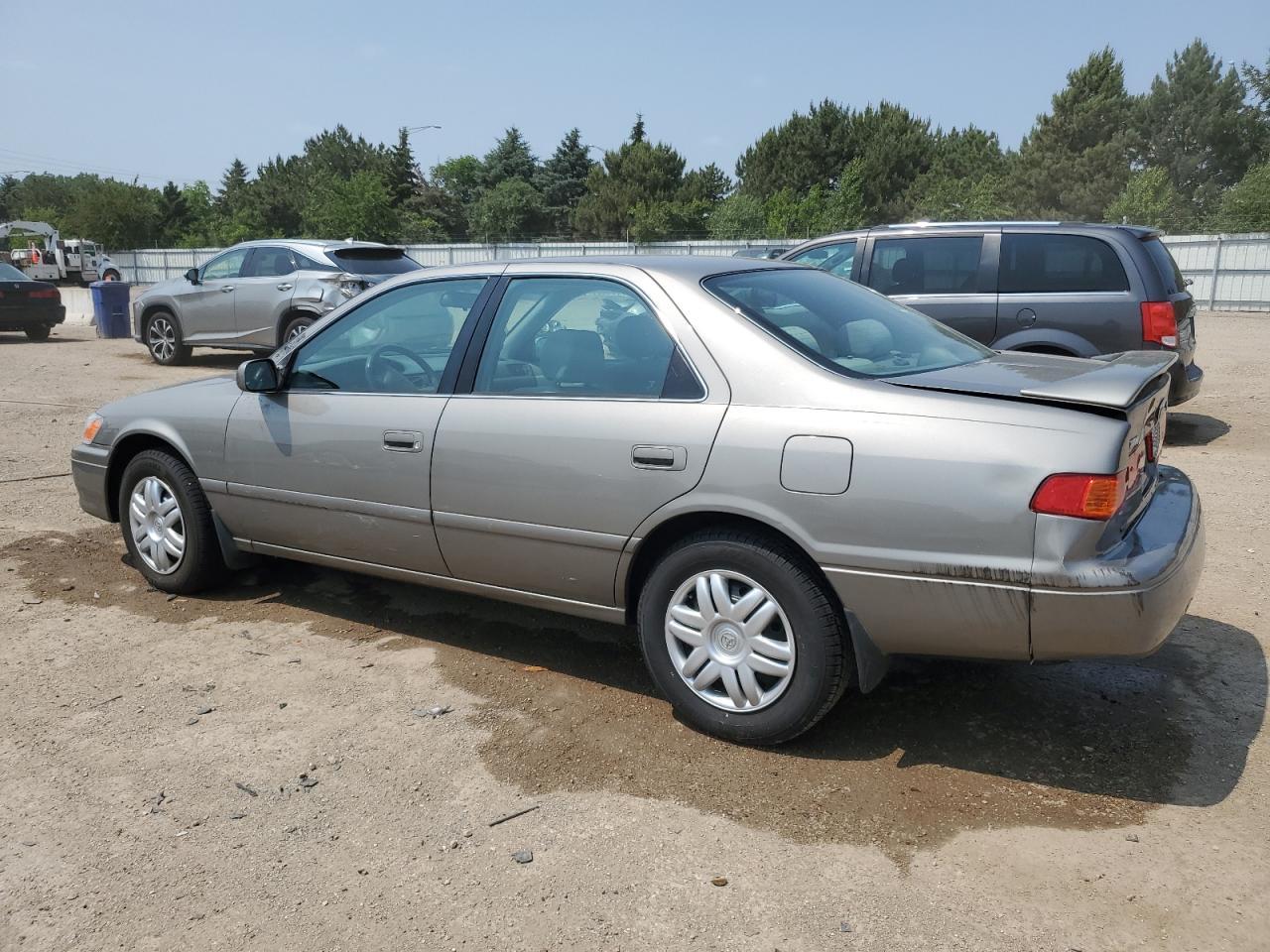 2000 Toyota Camry Le - Фото 2