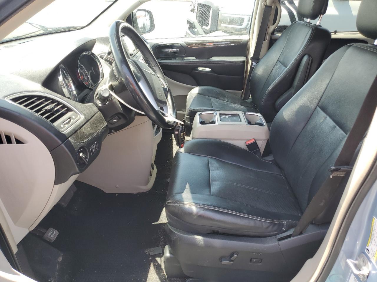2013 Chrysler Town & Country Touring L - Фото 7