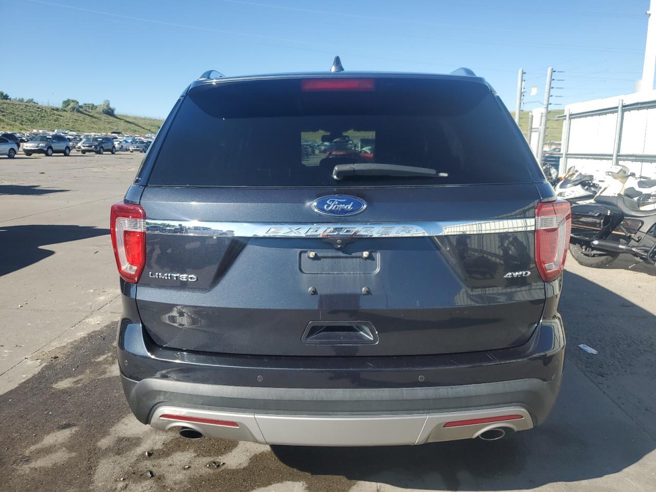 2017 Ford Explorer Limited - Image 6