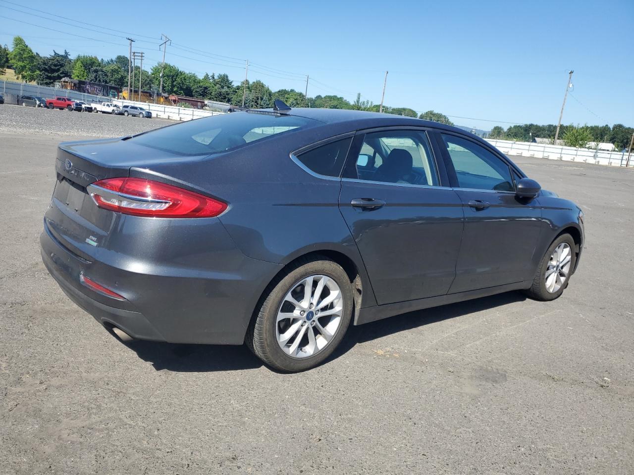 2020 Ford Fusion Se - Фото 3