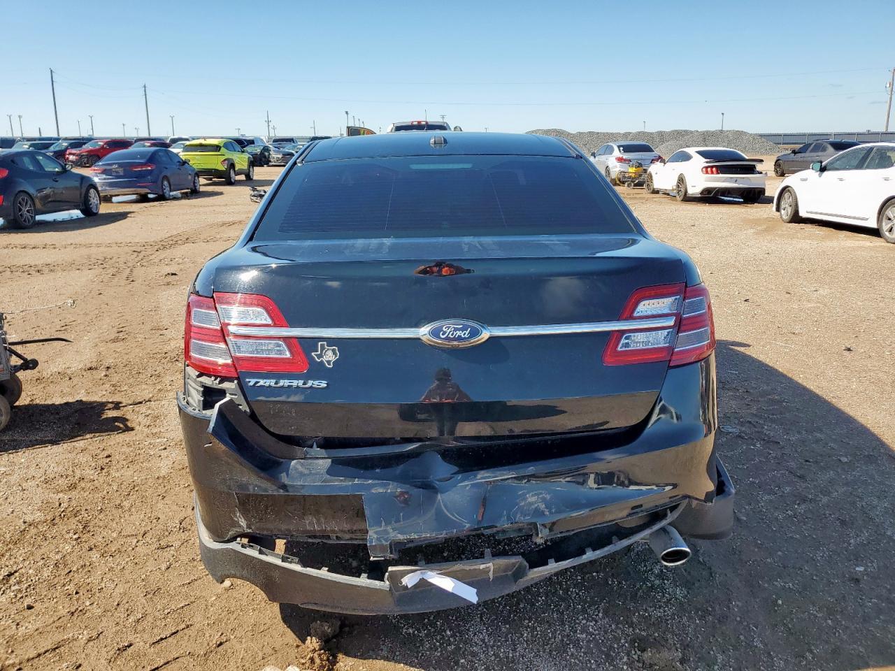2017 Ford Taurus Se - Фото 6