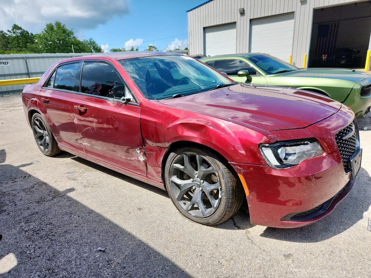 2021 Chrysler 300 Touring - Фото 4