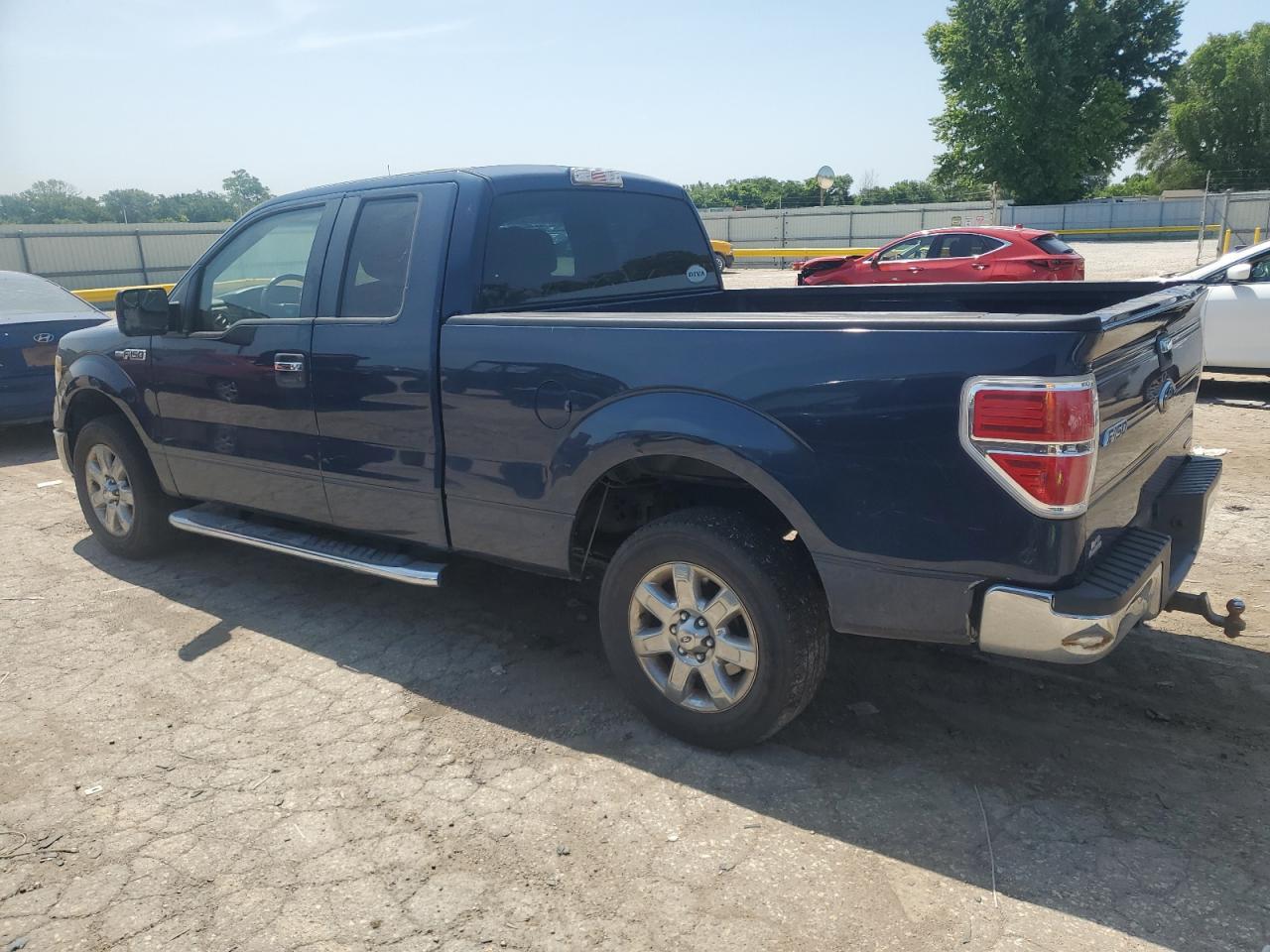 2013 Ford F150 Super Cab - Фото 2