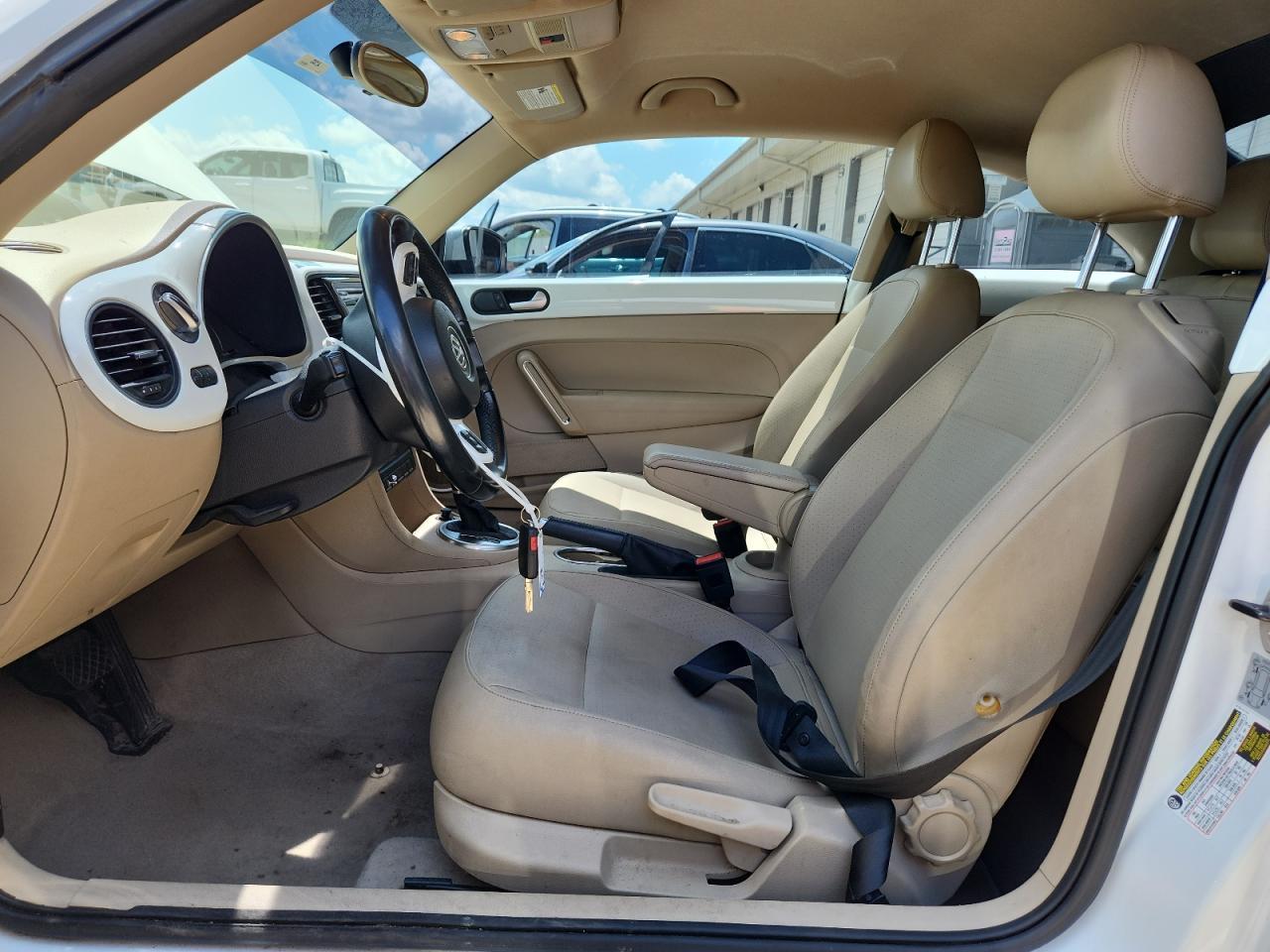 2015 Volkswagen Beetle 1.8T - Фото 7