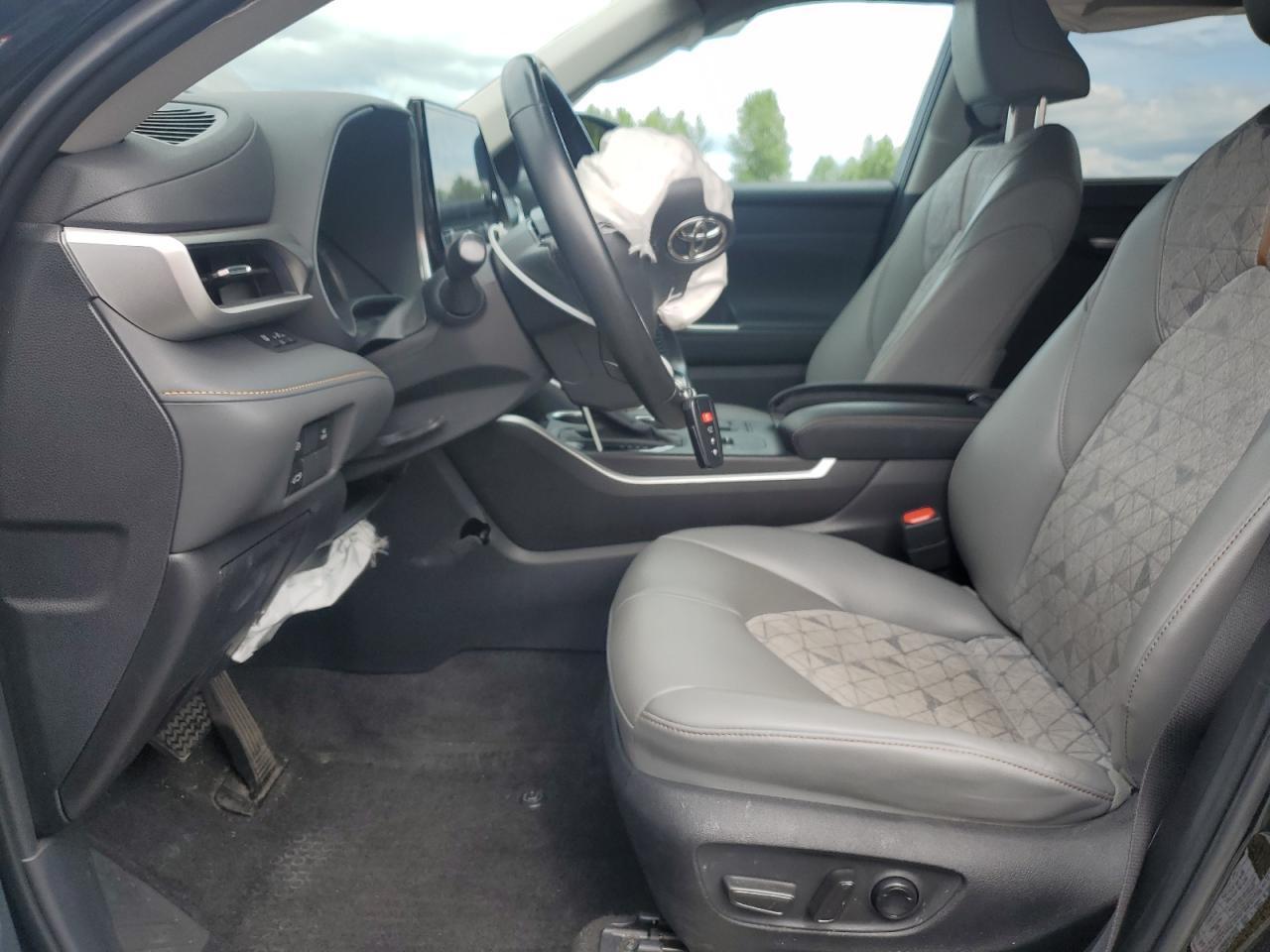 2023 Toyota Highlander Hybrid Bronze Edition - Image 7