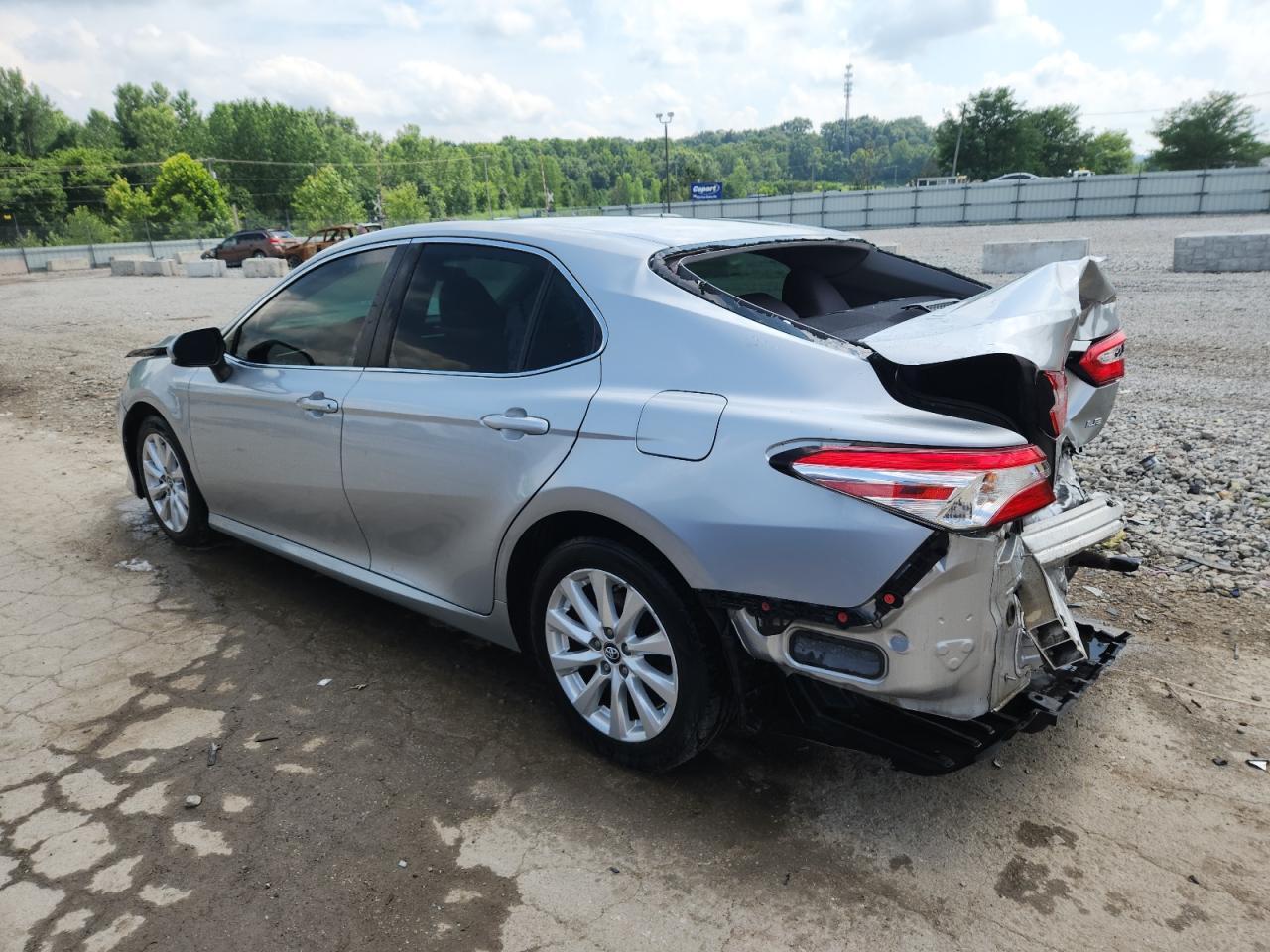 2018 Toyota Camry L - Фото 2