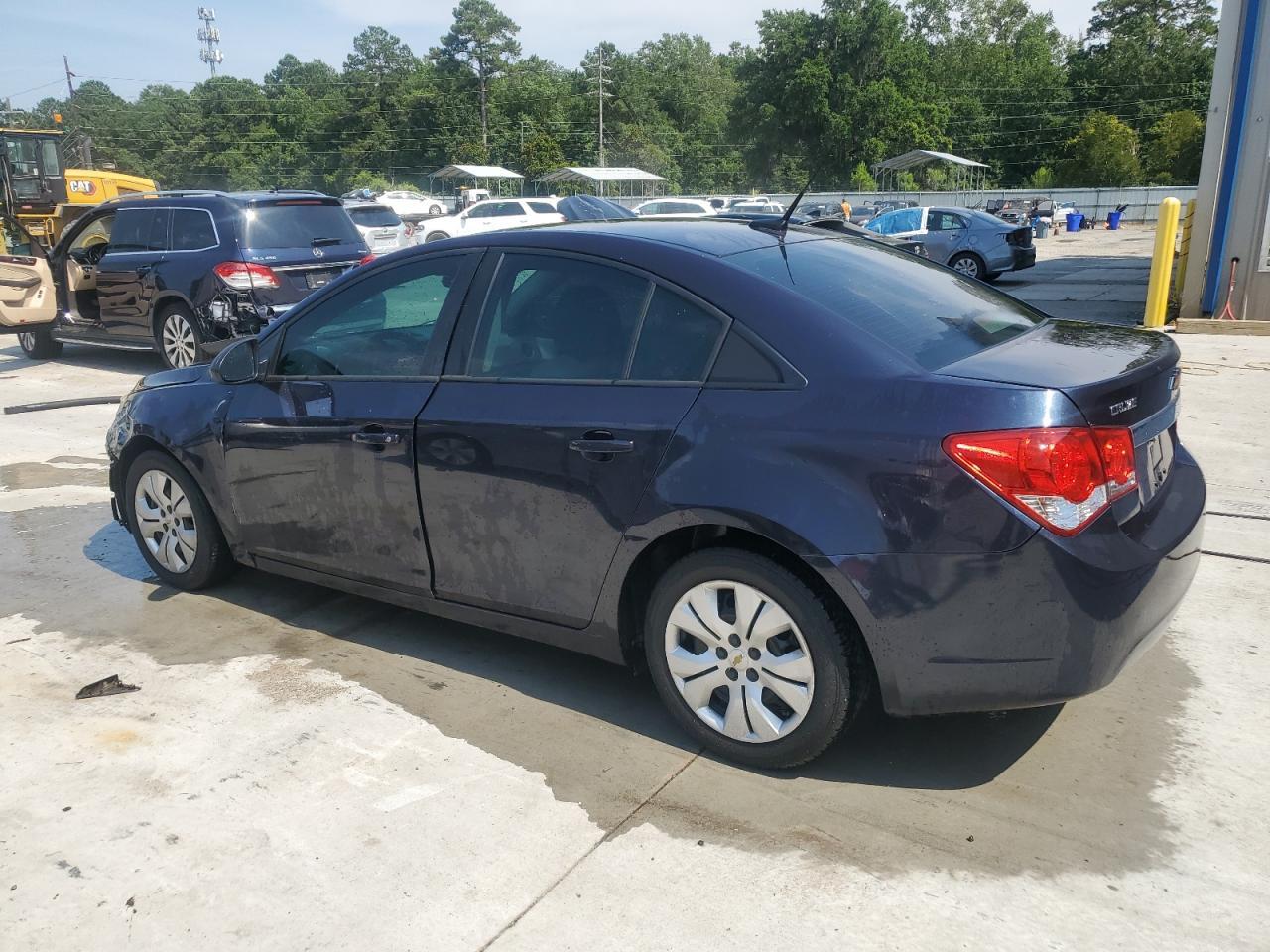 2014 Chevrolet Cruze Ls - Image 2