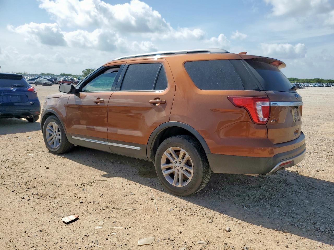 2017 Ford Explorer Xlt - Фото 2