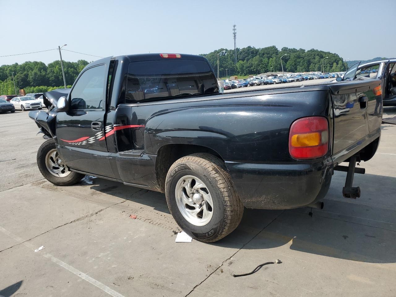 2002 Chevrolet Silverado C1500 - Image 2