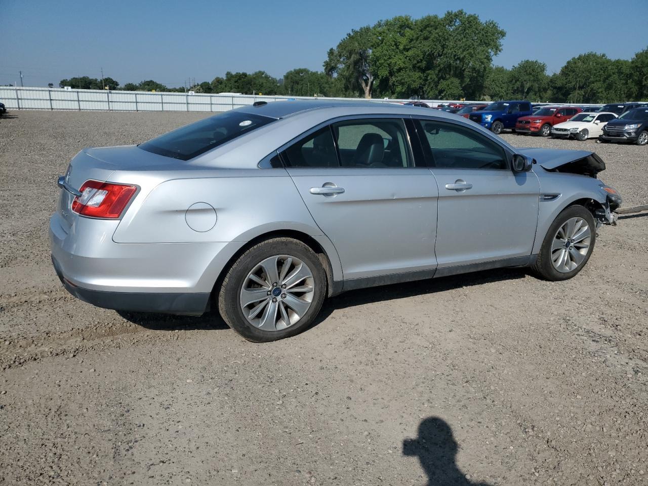 2011 Ford Taurus Limited - Image 3