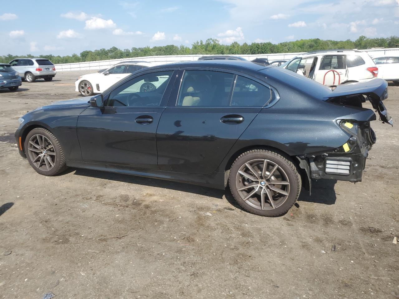 2019 BMW 330Xi - Фото 2