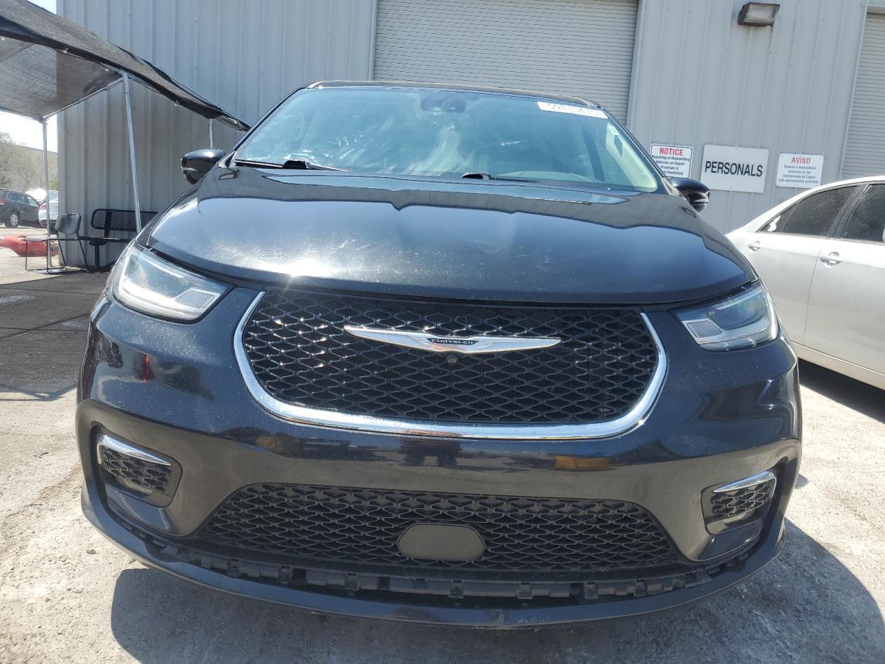 2022 Chrysler Pacifica Hybrid Touring L - Image 5