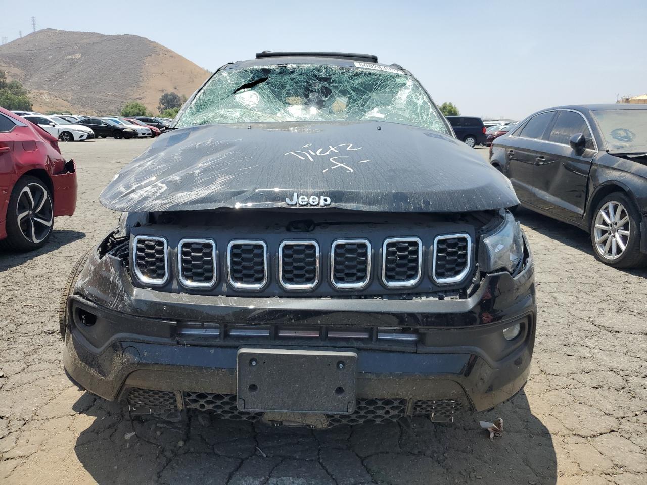 2025 Jeep Compass Latitude - Фото 5