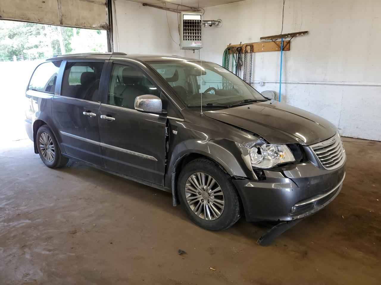 2014 Chrysler Town & Country Touring L - Фото 4