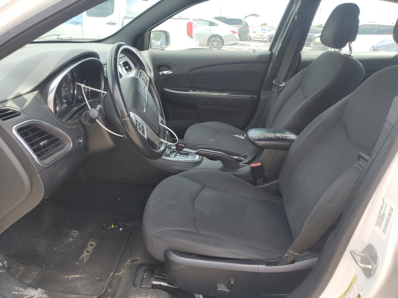 2013 Chrysler 200 Touring - Image 7