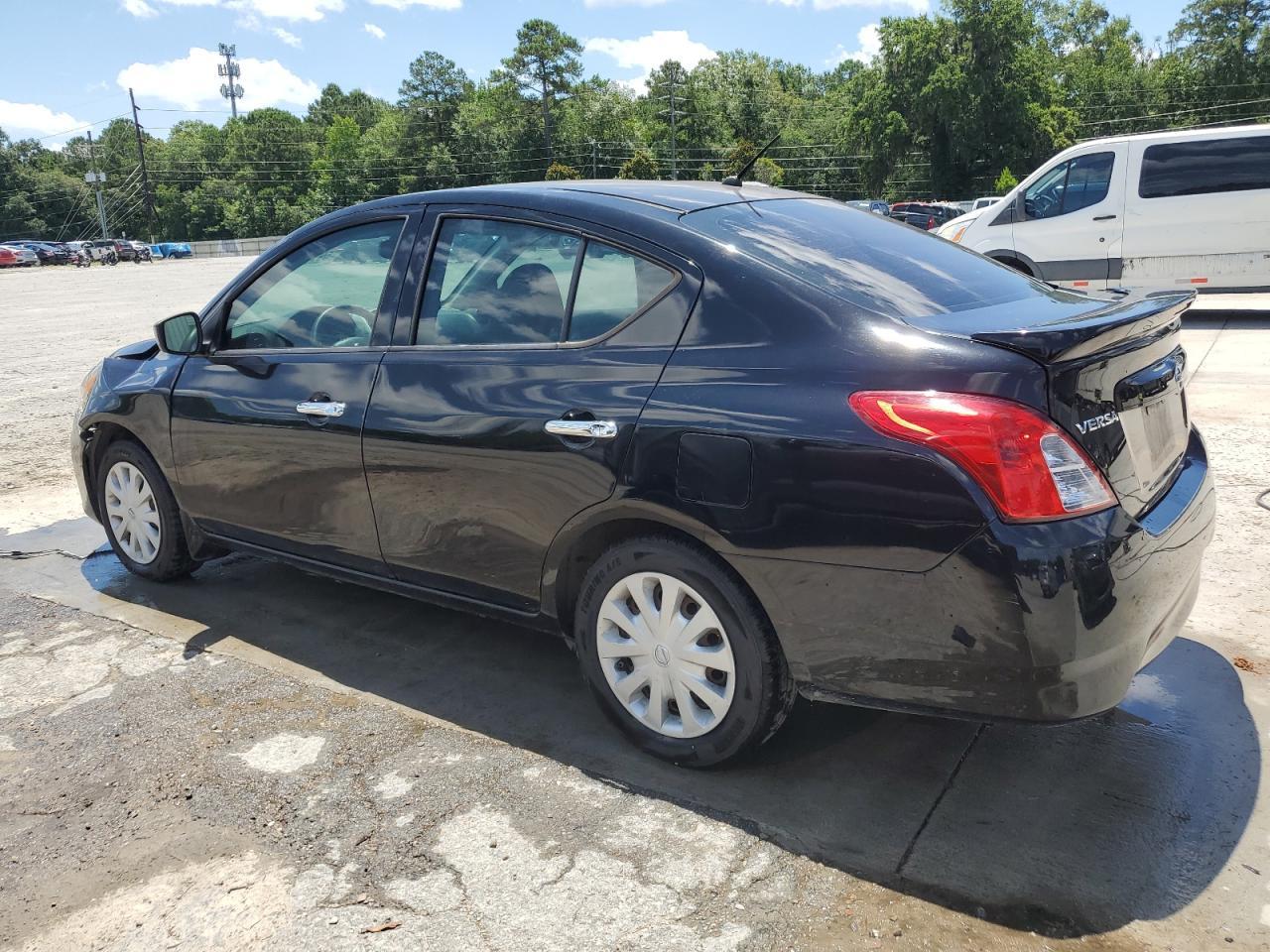 2016 Nissan Versa S - Фото 2