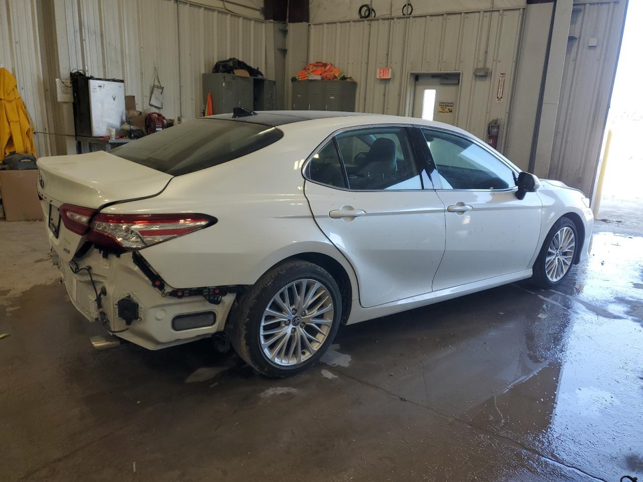 2020 Toyota Camry Xle - Image 3