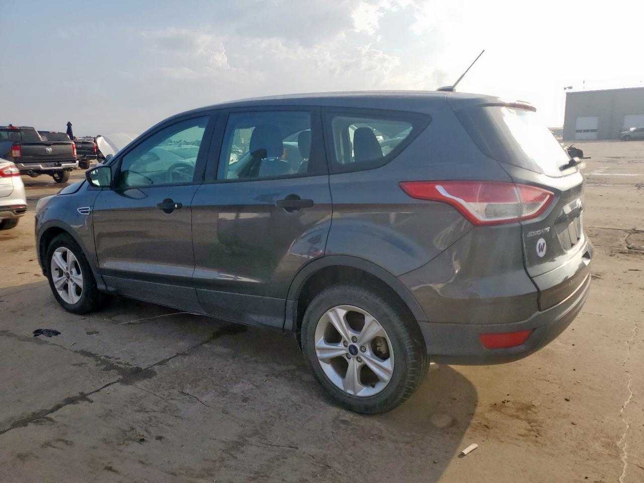 2015 Ford Escape S - Фото 2