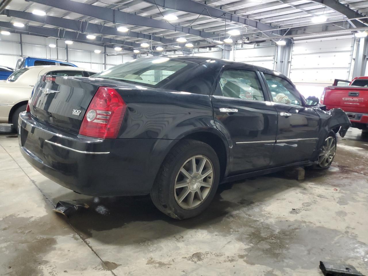 2010 Chrysler 300 Touring - Фото 3