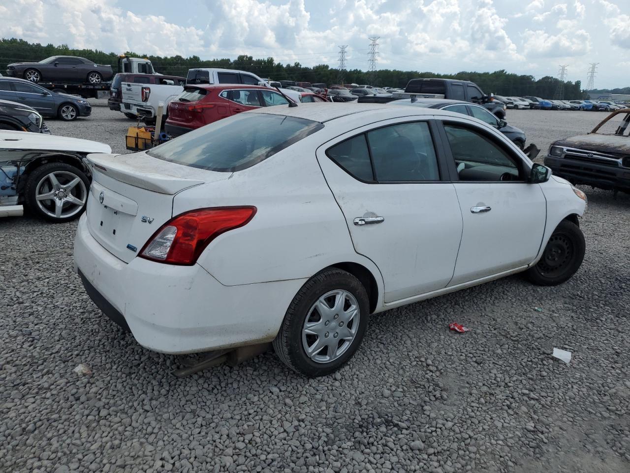 2016 Nissan Versa S - Фото 3
