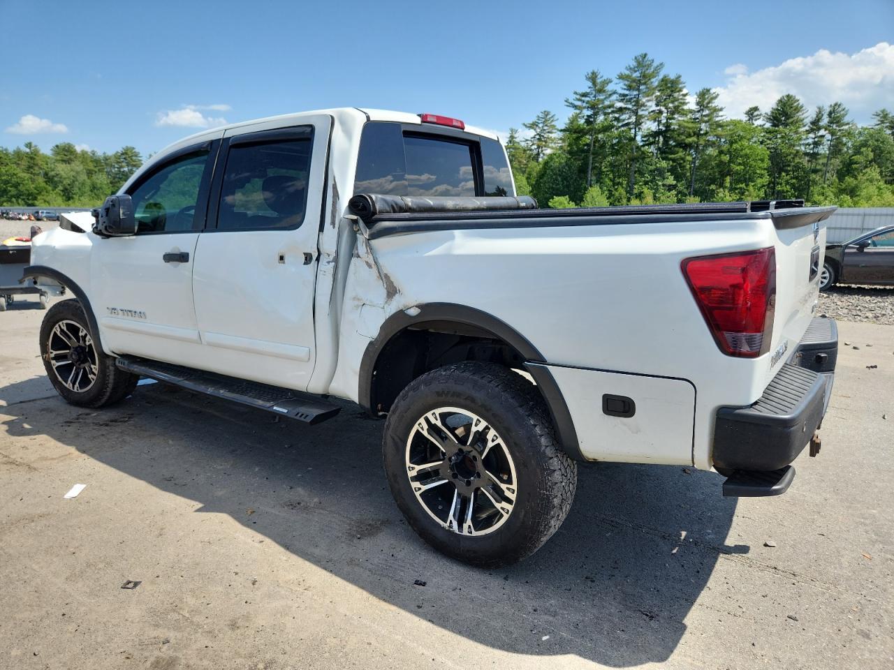 2015 Nissan Titan S - Фото 2