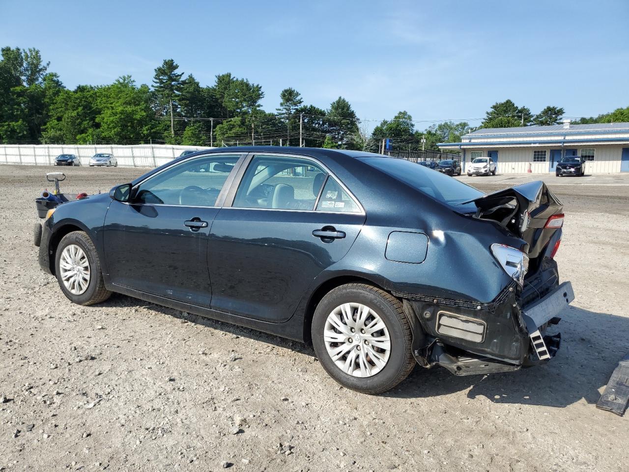 2012 Toyota Camry L - Фото 2
