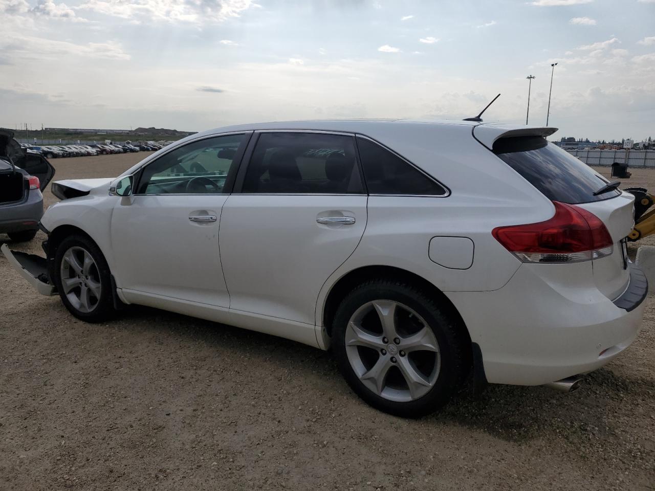2015 Toyota Venza Le - Image 2