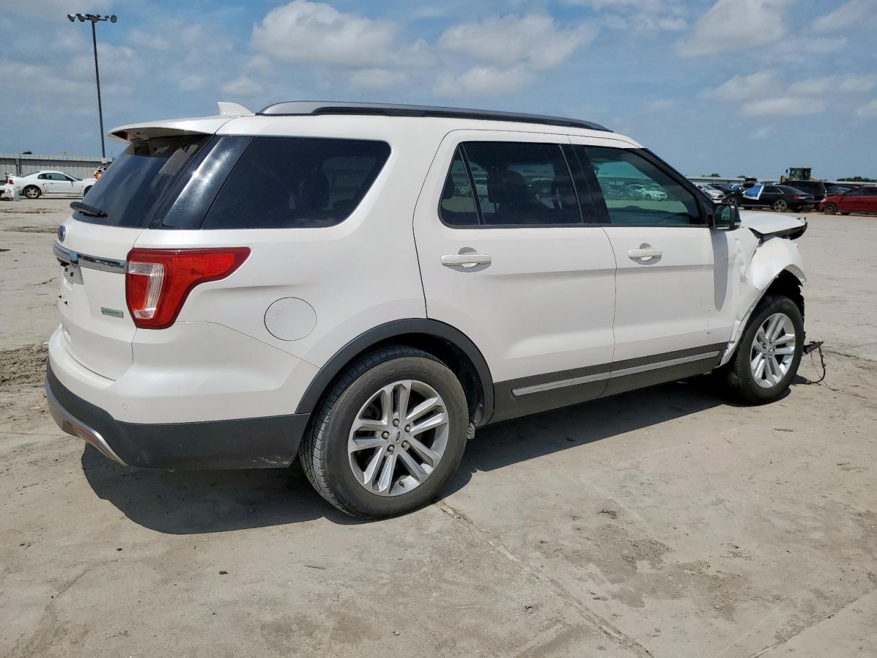2017 Ford Explorer Xlt - Фото 3