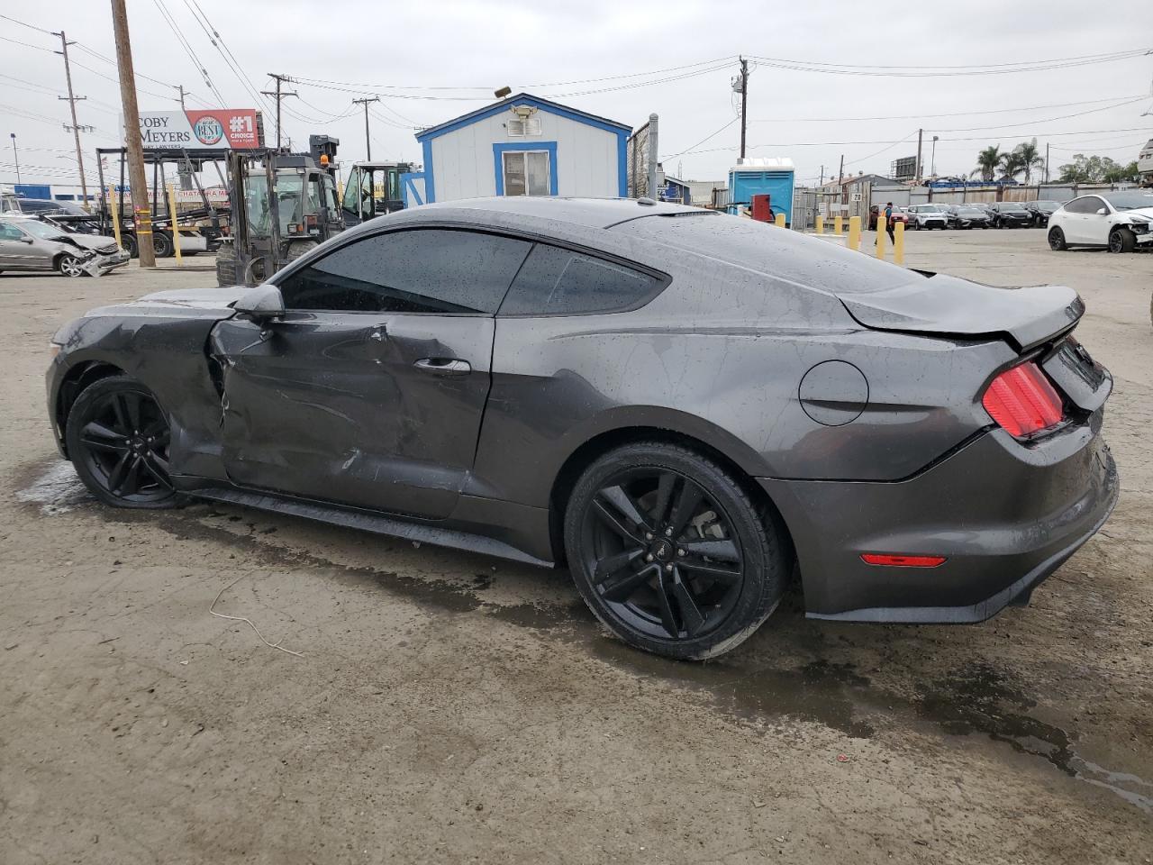 2017 Ford Mustang - Фото 2