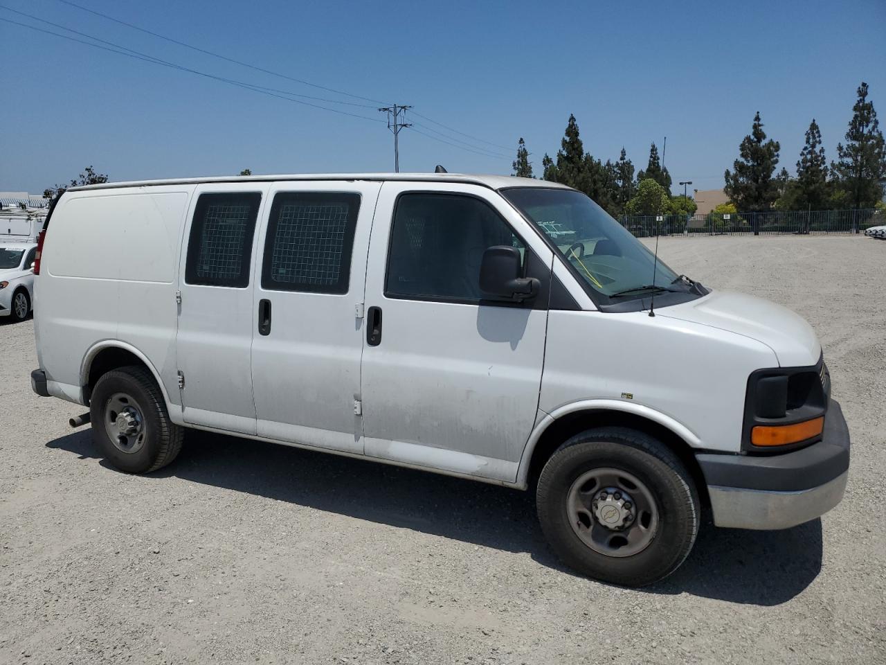 2014 Chevrolet Express G2500 - Image 4